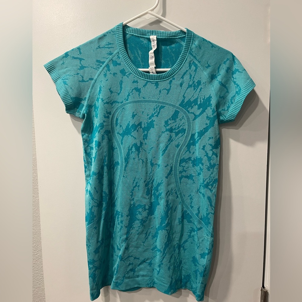 Lululemon Swiftly Tech Shirt - Size 6